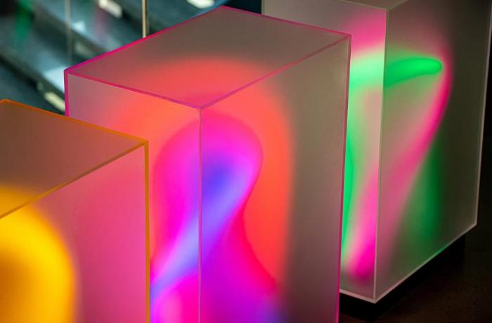 上海亞克力制品制作公司｜激光切割+熱彎+雕刻+UV打印一體化加工